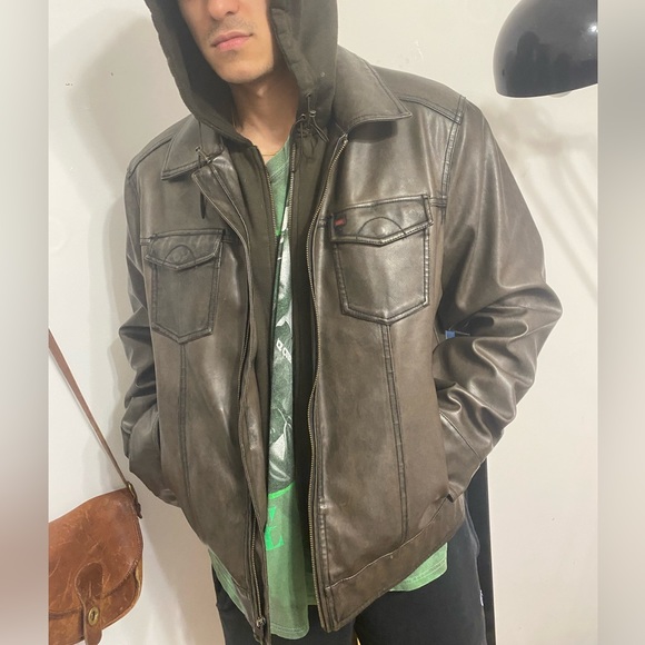 Vintage, LEVI’S, brown, distressed, leather jacket, with sherpa interior. - Picture 7 of 11